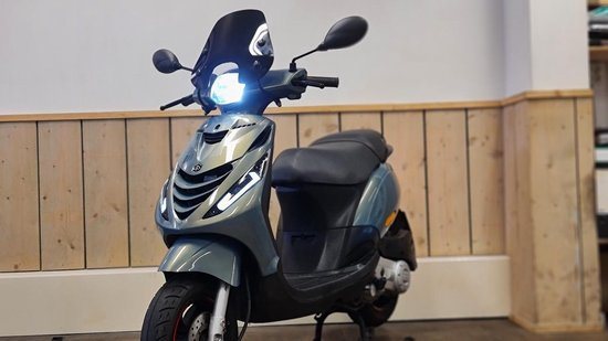APLUS Windscherm Piaggio Zip - laag glans zwart - incl. bevestiging